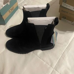 New Toms women’s size 8 Cleo black suede ankle boots